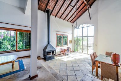 Casa, 4 quartos, 329 m² - Foto 1
