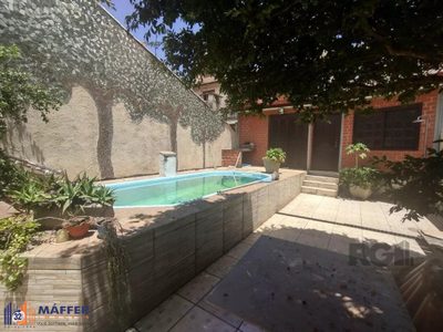 Casa, 4 quartos, 245 m² - Foto 1