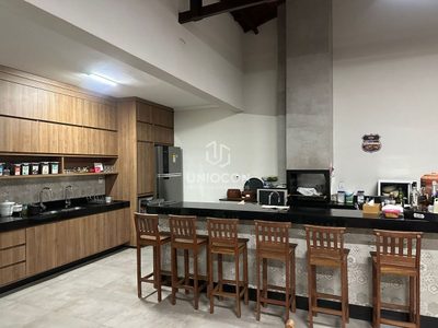 Casa, 5 quartos, 327 m² - Foto 1