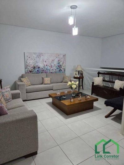 Casa, 3 quartos, 258 m² - Foto 1