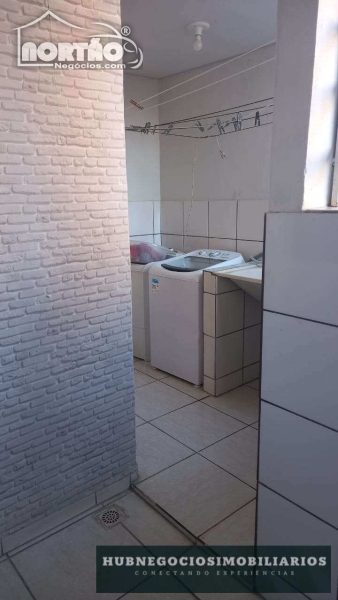 Casa, 5 quartos, 156 m² - Foto 1