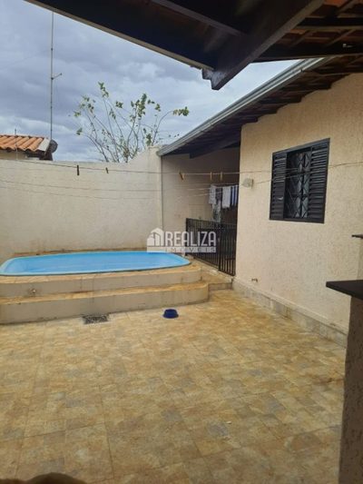 Casa, 3 quartos, 218 m² - Foto 1