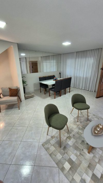 Casa, 3 quartos, 218 m² - Foto 1