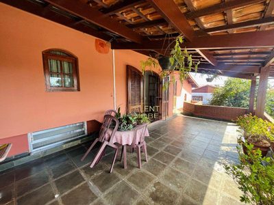Casa, 4 quartos, 240 m² - Foto 1