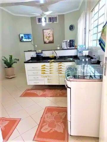 Casa, 3 quartos, 196 m² - Foto 2