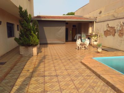Casa, 4 quartos, 247 m² - Foto 2
