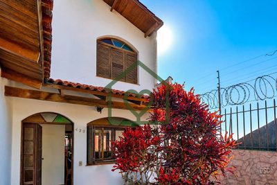 Casa, 4 quartos, 248 m² - Foto 1