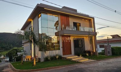 Sobrado, 8 quartos, 438 m² - Foto 1