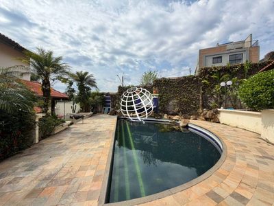 Casa, 3 quartos, 294 m² - Foto 1