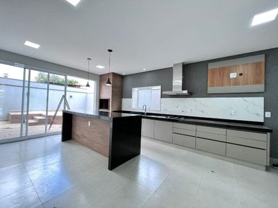 Casa, 3 quartos, 226 m² - Foto 1