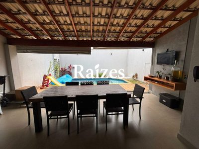 Casa, 3 quartos, 219 m² - Foto 2