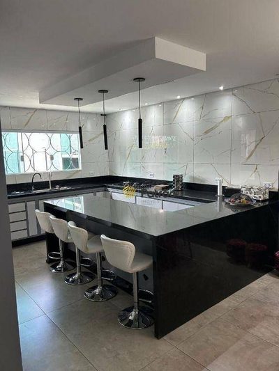 Sobrado, 3 quartos, 296 m² - Foto 1