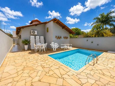 Casa, 3 quartos, 233 m² - Foto 1
