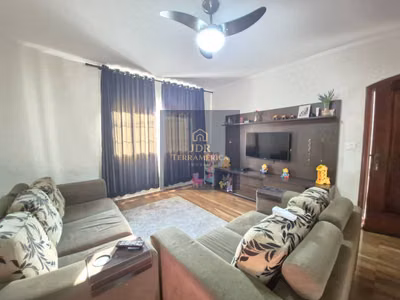 Casa, 3 quartos, 224 m² - Foto 1