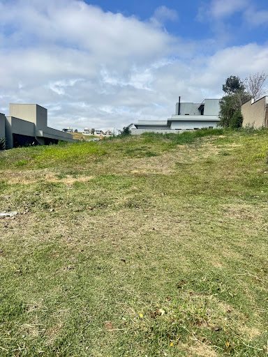 Loteamento e Condomínio, 700 m² - Foto 1
