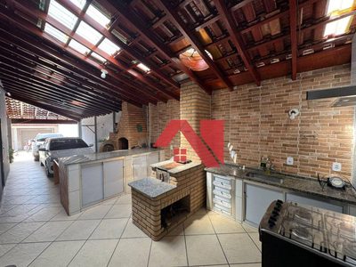 Casa, 3 quartos, 217 m² - Foto 2