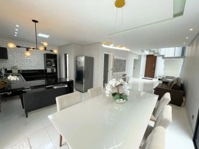 Casa, 4 quartos, 210 m² - Foto 1