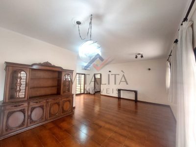 Casa, 3 quartos, 211 m² - Foto 1