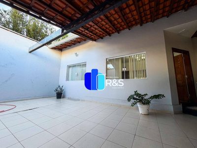 Casa, 5 quartos, 231 m² - Foto 1