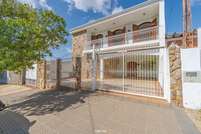 Sobrado, 4 quartos, 248 m² - Foto 1