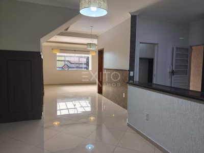 Casa, 3 quartos, 220 m² - Foto 1