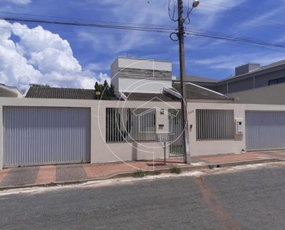Casa, 4 quartos, 254 m² - Foto 1