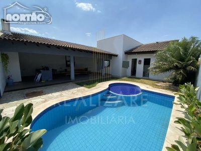 Casa, 4 quartos, 180 m² - Foto 1