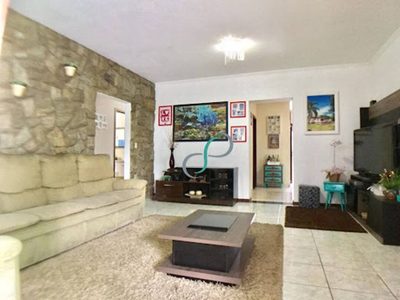 Casa, 3 quartos, 263 m² - Foto 1