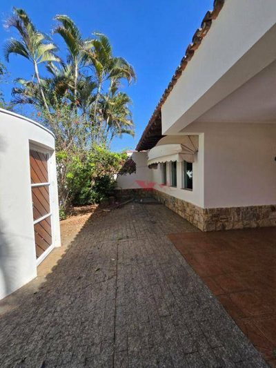 Casa, 4 quartos, 230 m² - Foto 1