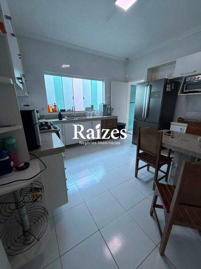 Casa, 3 quartos, 224 m² - Foto 4