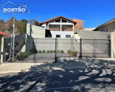 Casa, 5 quartos, 250 m² - Foto 1