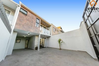 Sobrado, 3 quartos, 212 m² - Foto 1