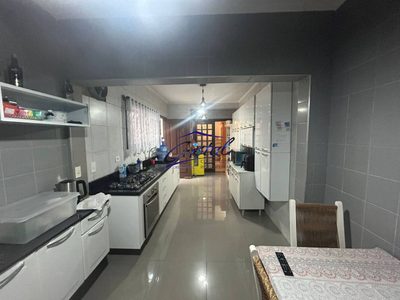 Casa, 3 quartos, 229 m² - Foto 1