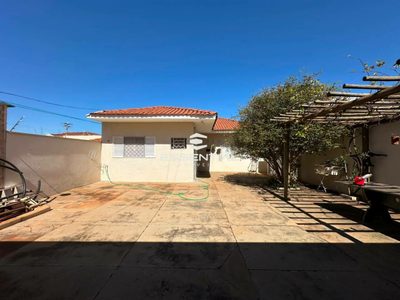 Casa, 3 quartos, 206 m² - Foto 1