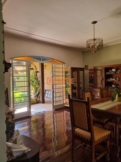Casa, 3 quartos, 290 m² - Foto 1