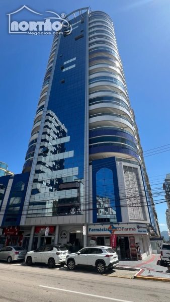 Casa, 4 quartos, 268 m² - Foto 2