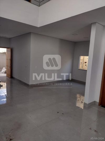 Casa, 3 quartos, 270 m² - Foto 2