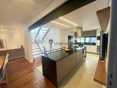 Casa, 4 quartos, 270 m² - Foto 1