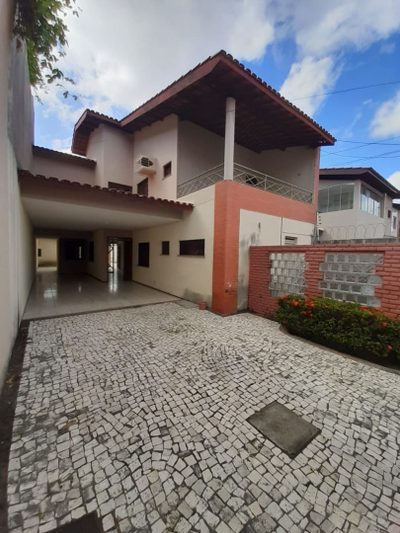 Casa, 4 quartos, 220 m² - Foto 1