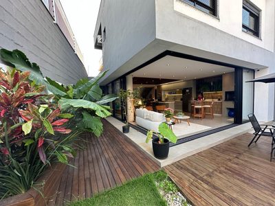 Casa, 4 quartos, 287 m² - Foto 1