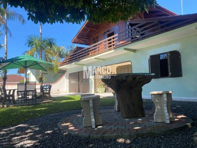 Casa, 5 quartos, 241 m² - Foto 1