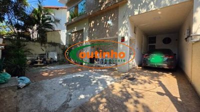 Casa, 4 quartos, 241 m² - Foto 1