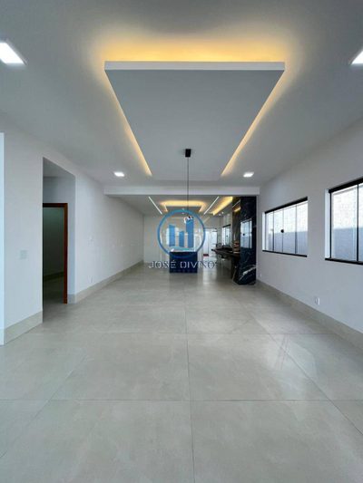 Casa, 4 quartos, 290 m² - Foto 4