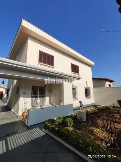 Casa, 4 quartos, 216 m² - Foto 1