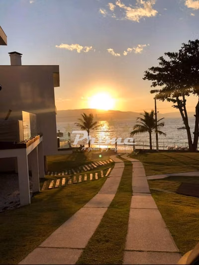 Casa, 4 quartos, 240 m² - Foto 1