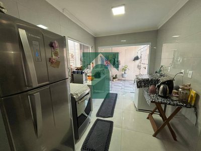 Casa, 3 quartos, 200 m² - Foto 1