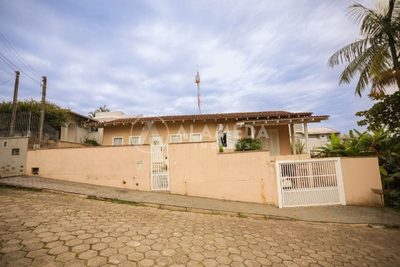 Casa, 4 quartos, 220 m² - Foto 1