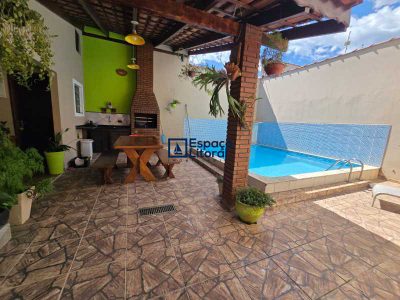 Casa, 3 quartos, 230 m² - Foto 1