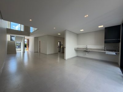Casa, 3 quartos, 242 m² - Foto 1