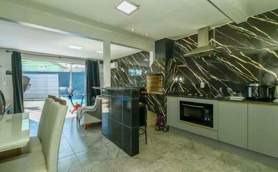 Casa, 3 quartos, 231 m² - Foto 2